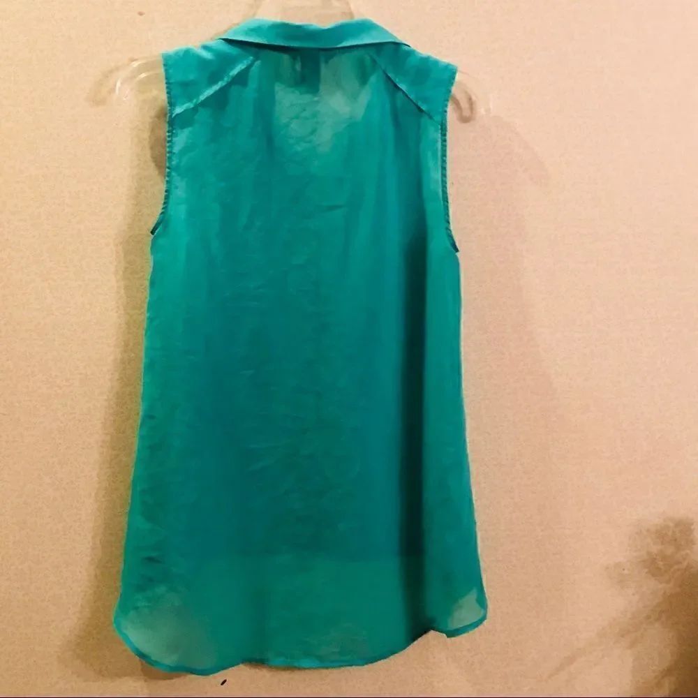 H&M blouse.   - Picture 4 of 6